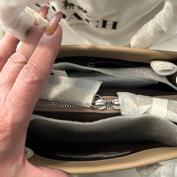 Coach light taupe Cashin 22 factory wrapped - Picture 4 of 6